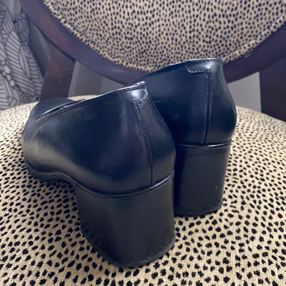 Feet First Shoes - Picture 5 of 6